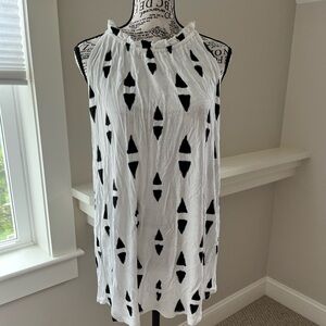 Cute sleeveless loose top